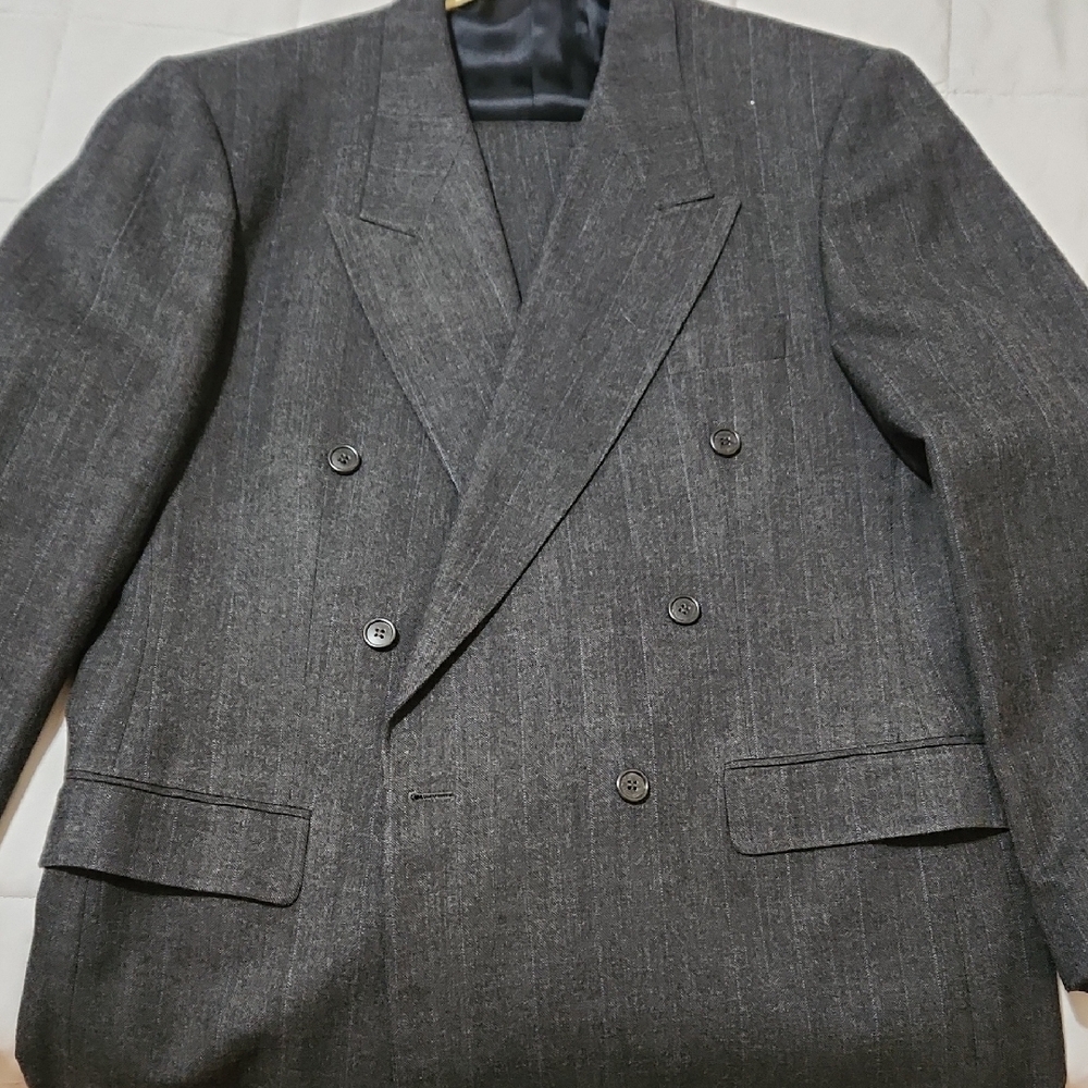 Never Worn Classic Gray Double-Breasted Suit
